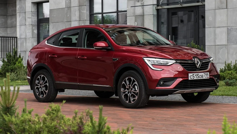 Renault Arkana российской сборки по-прежнему в продаже: 2,72 млн рублей за передний привод, 2,937 млн рублей — за полный привод